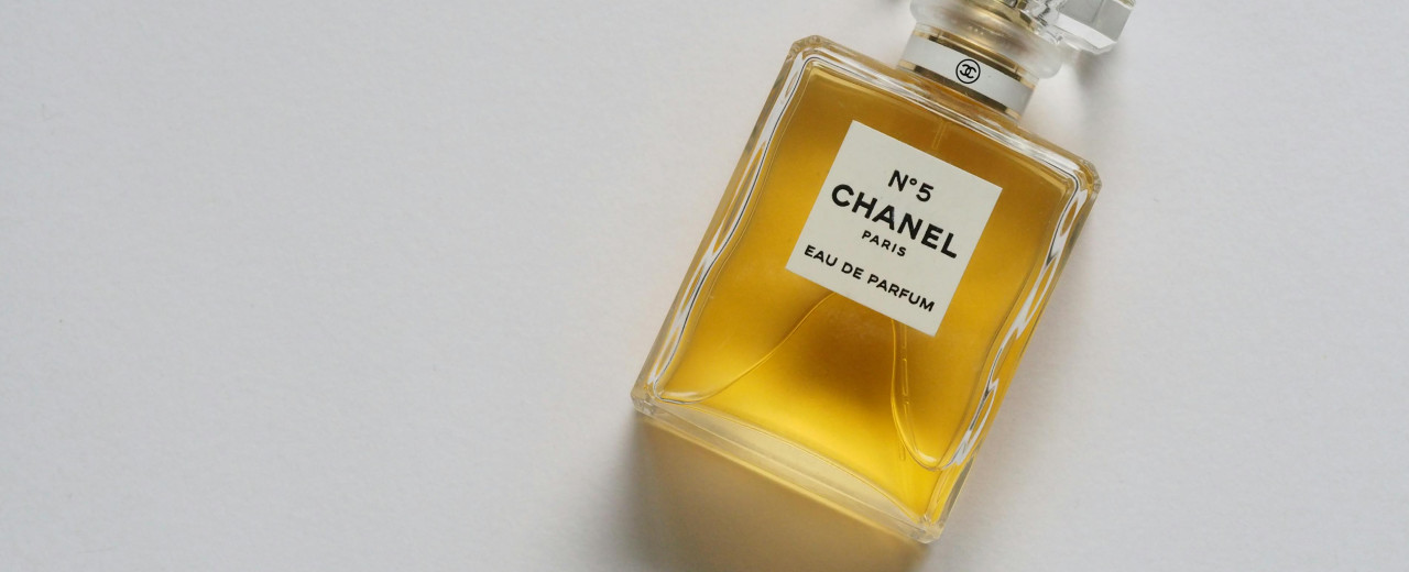 Брендові парфуми vs парфумерні композиції — чи є різниця між ними?